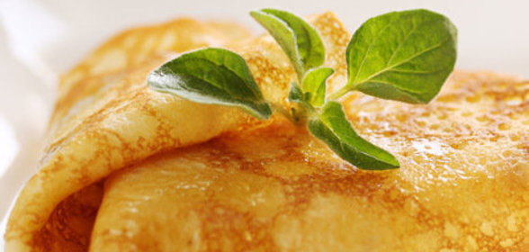 Шарлотка с яблоками и черникой