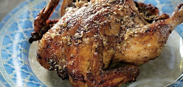 Каплун с розовыми лепестками и кориандром по-древнеримски