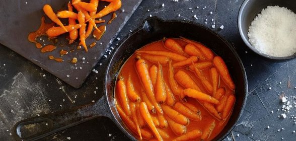 Морковь в морковном соке с комбу от Дэвида Чанга
