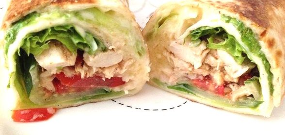 Ролл в тортилье с курицей