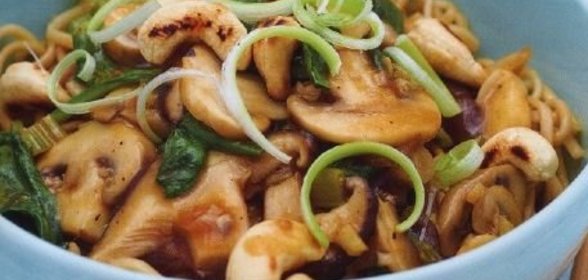 Бисквитный пирог с яблоками