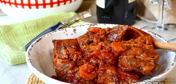 Томлёные говяжьи рёбрышки