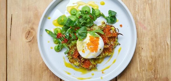 Оладьи с кабачками и красной икрой