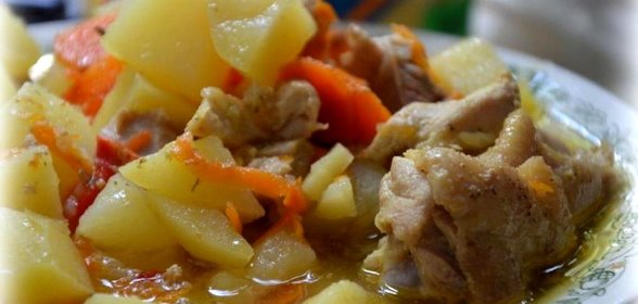 Картофель тушеный с домашней курицей