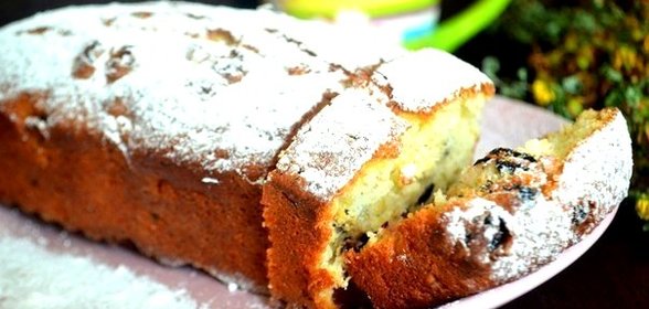 Пышный творожный кекс с изюмом