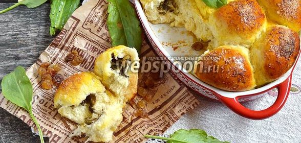 Пирожки со щавелем и изюмом