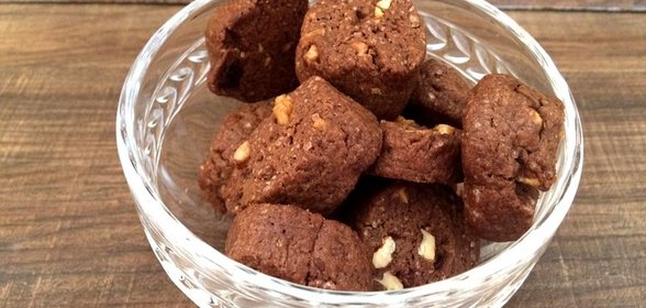 Шоколадное печенье с грецким орехом