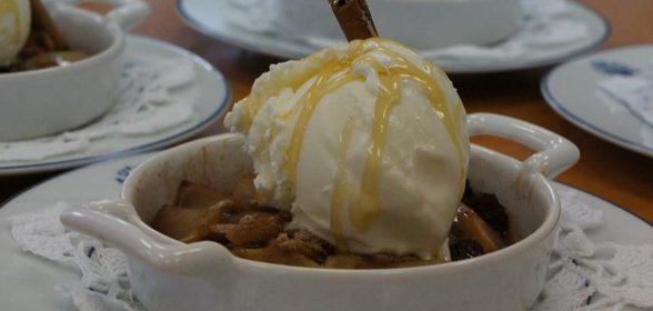 Яблоко с корицей и гвоздикой по-испански