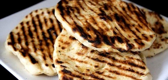 Чесночные лепешки наан
