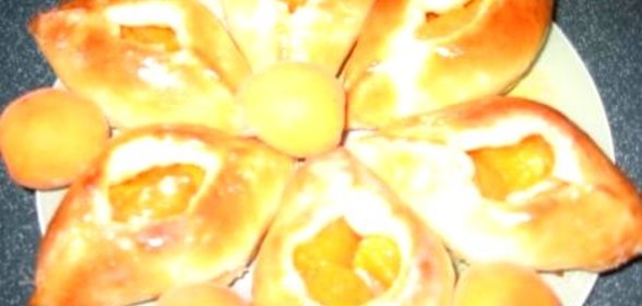 Пирожки с абрикосами