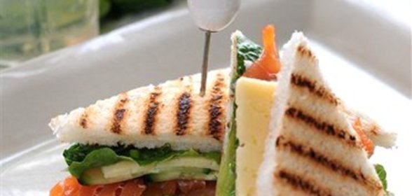 Клаб-сэндвич с сыром и рыбой