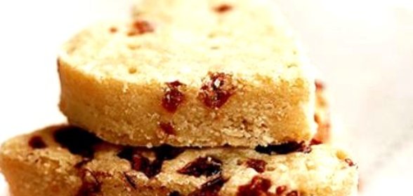 Печенье-сердечки с клюквой