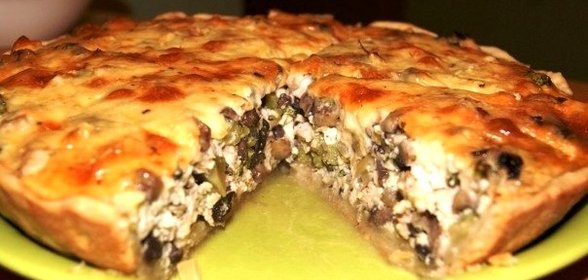 Лоранский пирог с курицей, грибами и брокколи