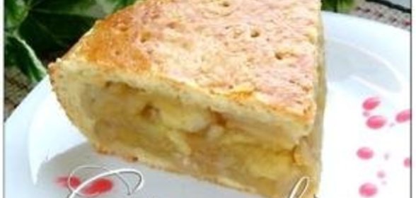 Яблочный пирог c карамельным соусом