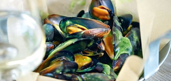 Мидии в соусе из петрушки и имбиря