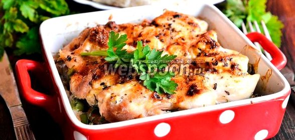 Курица запечённая с гавайской смесью и грибами