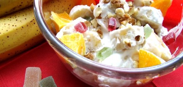 Фруктовый салат с йогуртом
