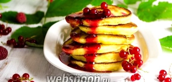 Манные оладьи с ягодами смородины