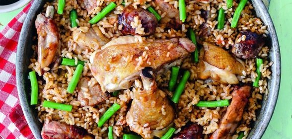 Паэлья на углях с колбасками и тремя видами мяса