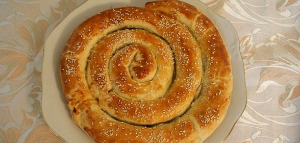 Рыбный пирог из слоеного теста