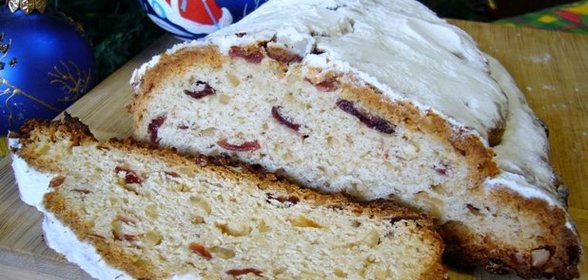 Штоллен с вяленой клюквой и фундуком