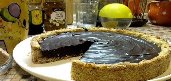 Торт из миндального теста с шоколадным ганашем