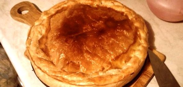 Пирог с мясом из слоеного бездрожжевого теста