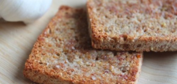 Жареный хлеб с чесноком