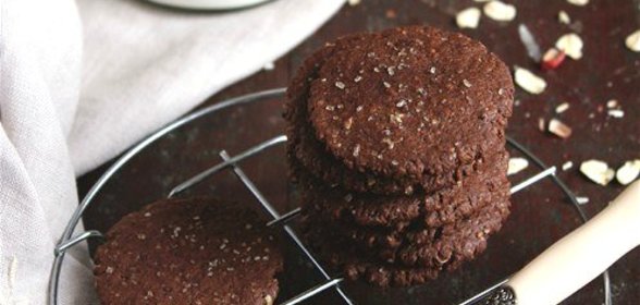 Шоколадное печенье-сэндвич с арахисовой пастой