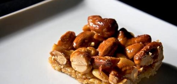 Ореховые пирожные с медом