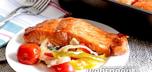 Запечённая форель на подушке из овощей