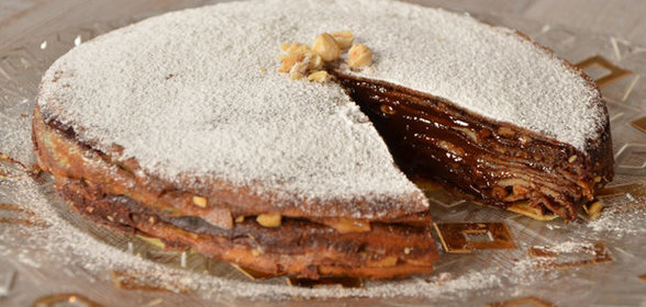Блинный пирог с шоколадом и фундуком