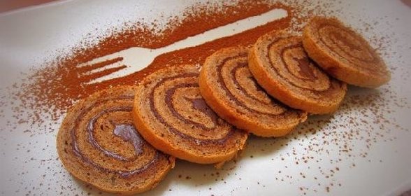 Шоколадный бисквитный рулет