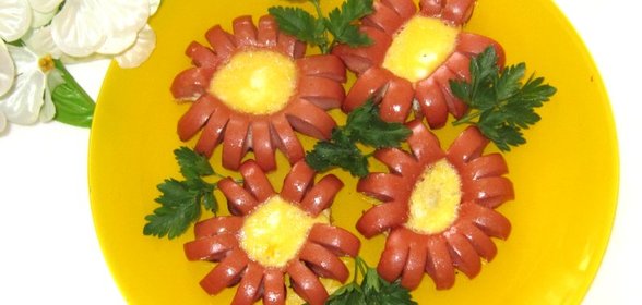 Цветы из сосисок на завтрак