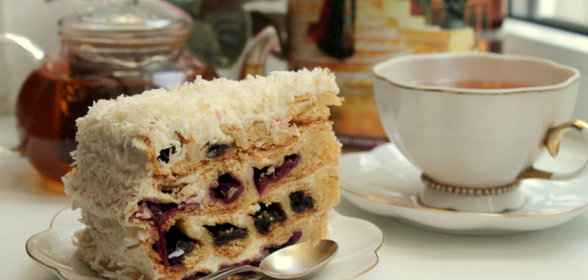 Торт «Вишня в снегу»