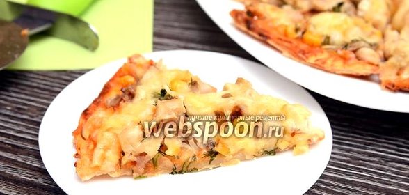 Пицца с курицей, укропом, вёшенками и кукурузой