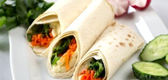 Рулет из лаваша с сыром сулугуни