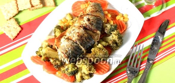Скумбрия с овощами на пару в мультиварке