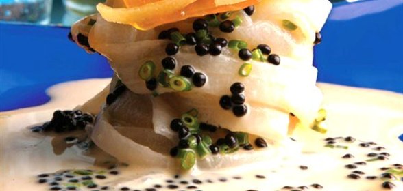 Карбонара из дайкона с икрой кефали и лимонной цедрой