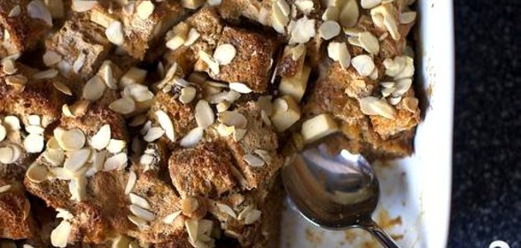 Яблочный пудинг с хлебом