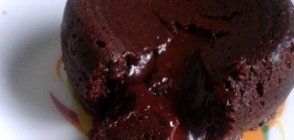 Шоколадный кекс с жидкой начинкой