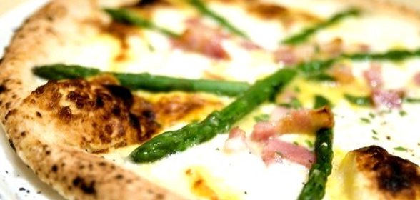 Пицца со спаржей