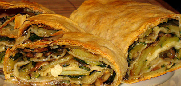 Штрудель с начинкой из шампиньонов,цуккини и картофеля