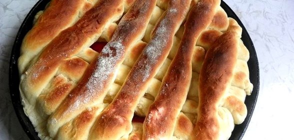Дрожжевой пирог с персиками