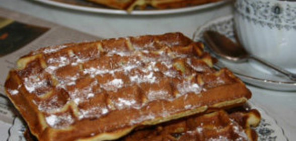 Творожные вафли с яблоками и изюмом