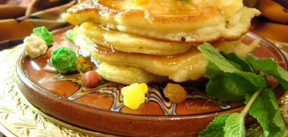 Марокканские лепёшки BEGHRIR c традиционным зелёным чаем с мятой