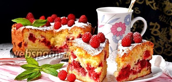 Шарлотка с малиной