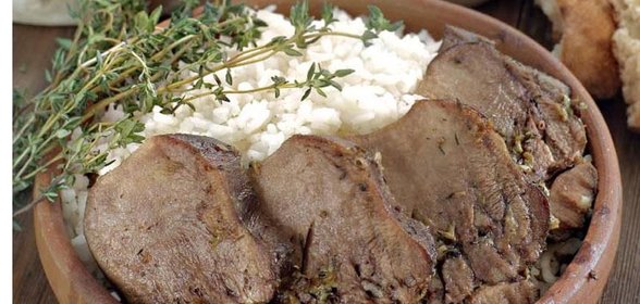 Язык, жаренный с тимьяном и чесноком