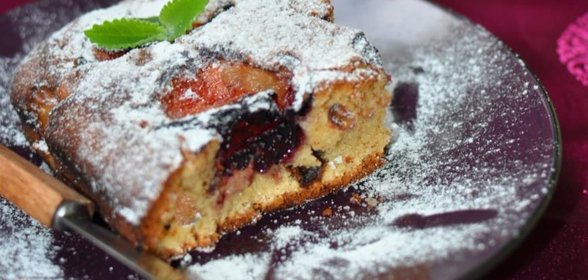 Сливово-яблочный пирог