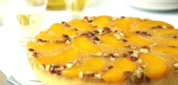 Пирог с нектаринами и мускатным орехом